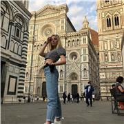 sono una ragazza di 21 anni, studentessa universitaria di comunicazione